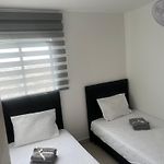 Spacious Flat With Stunning Views Great Location