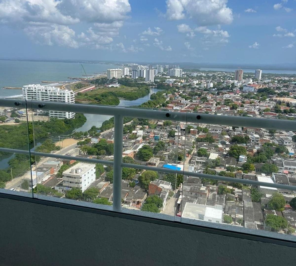 Spacious Flat With Stunning Views Great Location Apartamento
